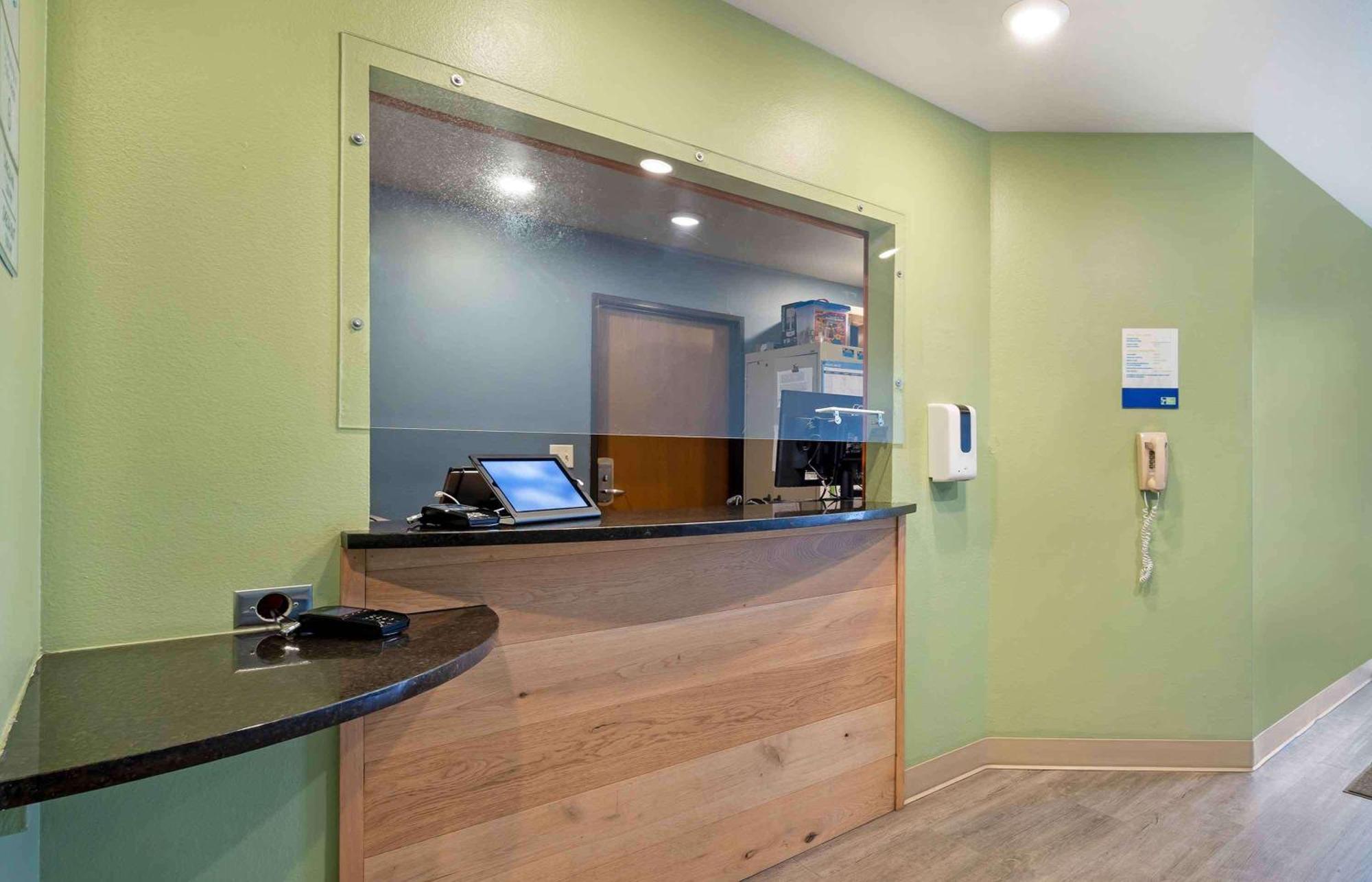 Extended Stay America Select Suites - Wichita - Airport Bagian luar foto